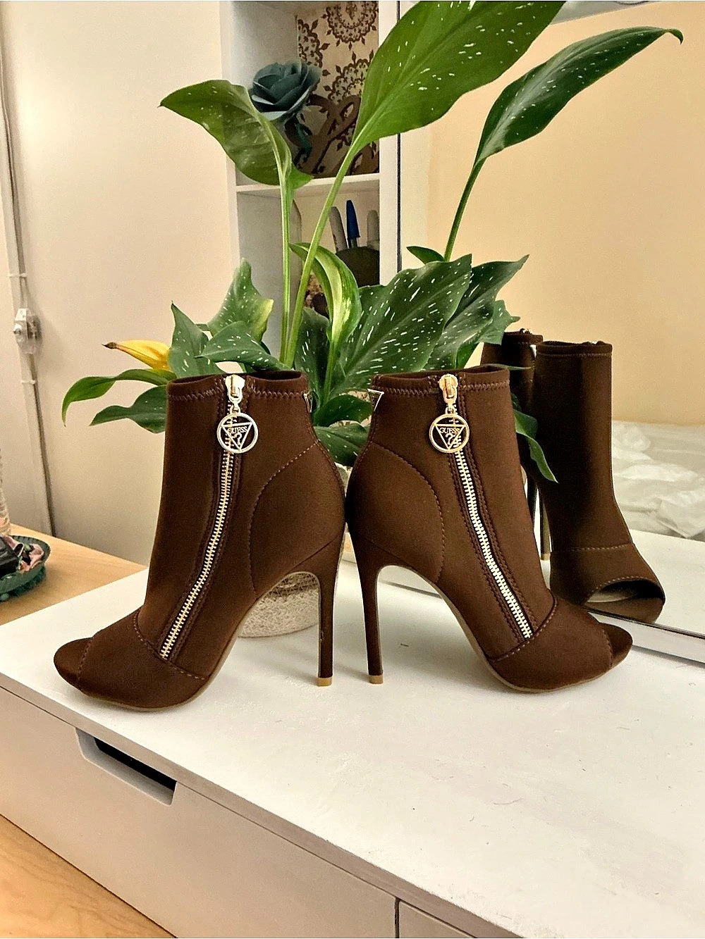 Guess Brown Pointed-Toe Heeled Boots US 6